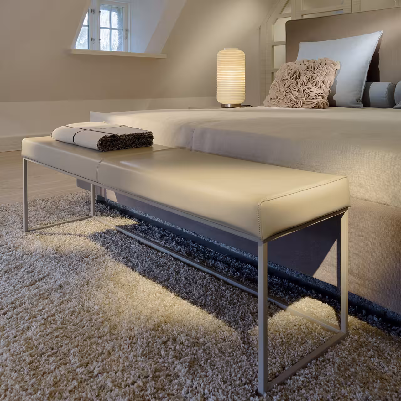 Bettbank Yomei beige in Schlafzimmer