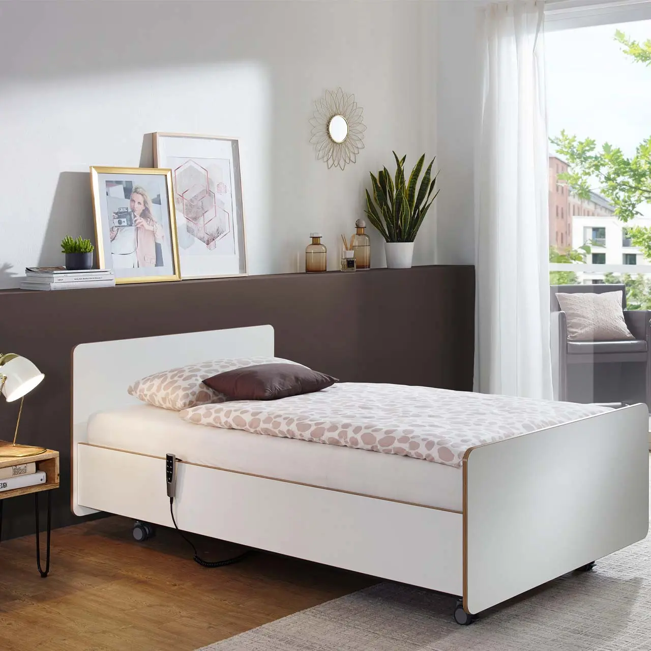 Komfortbett Sanalift weiß in Schlafzimmer 