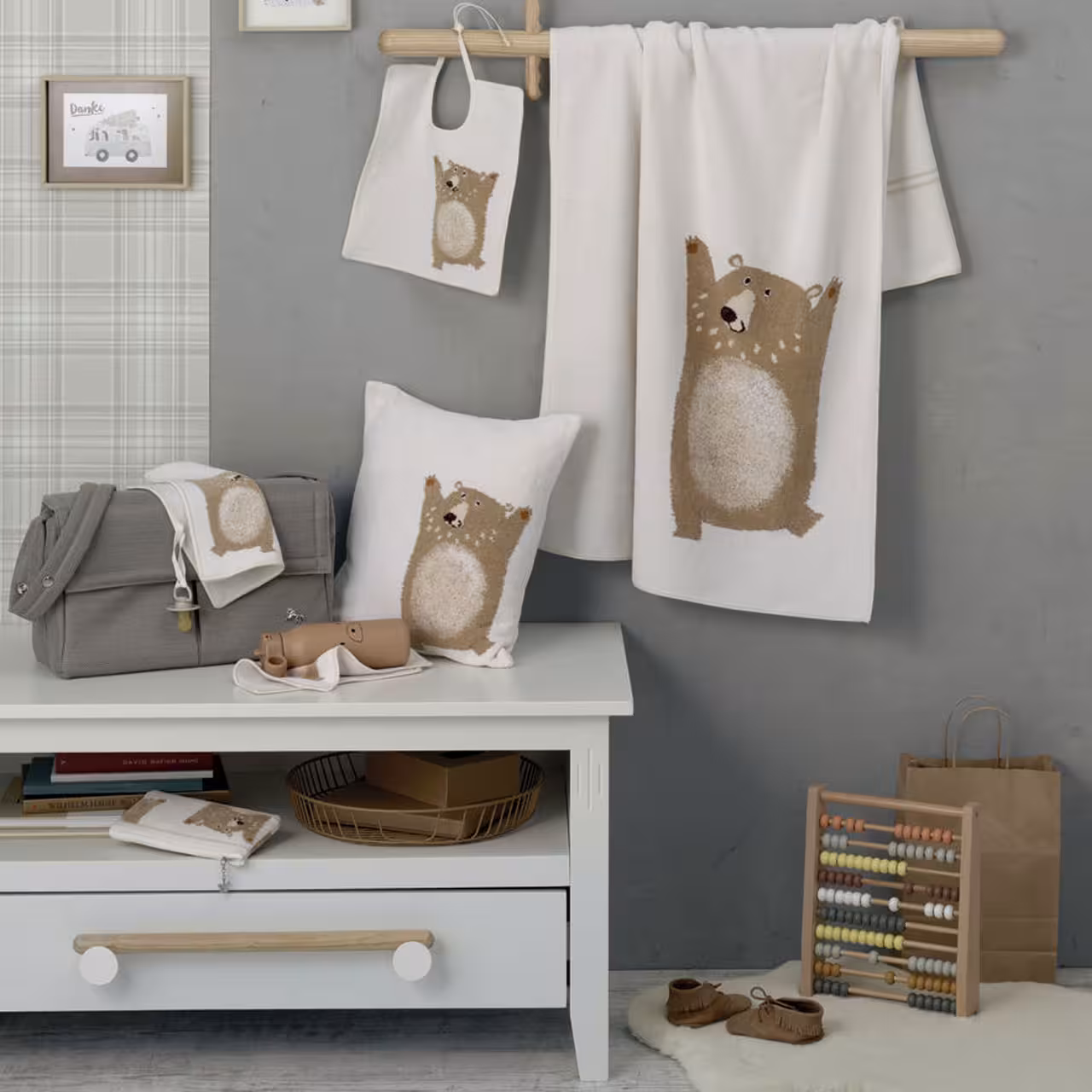 Chenilleserie Ben Baer dekoriert in Kinderzimmer
