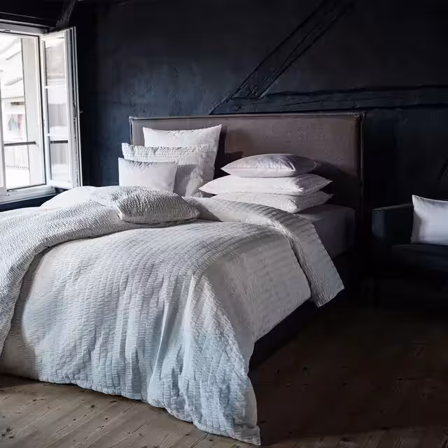 Bettwäsche Garnitur Twist weiß und beige in Schlafzimmer