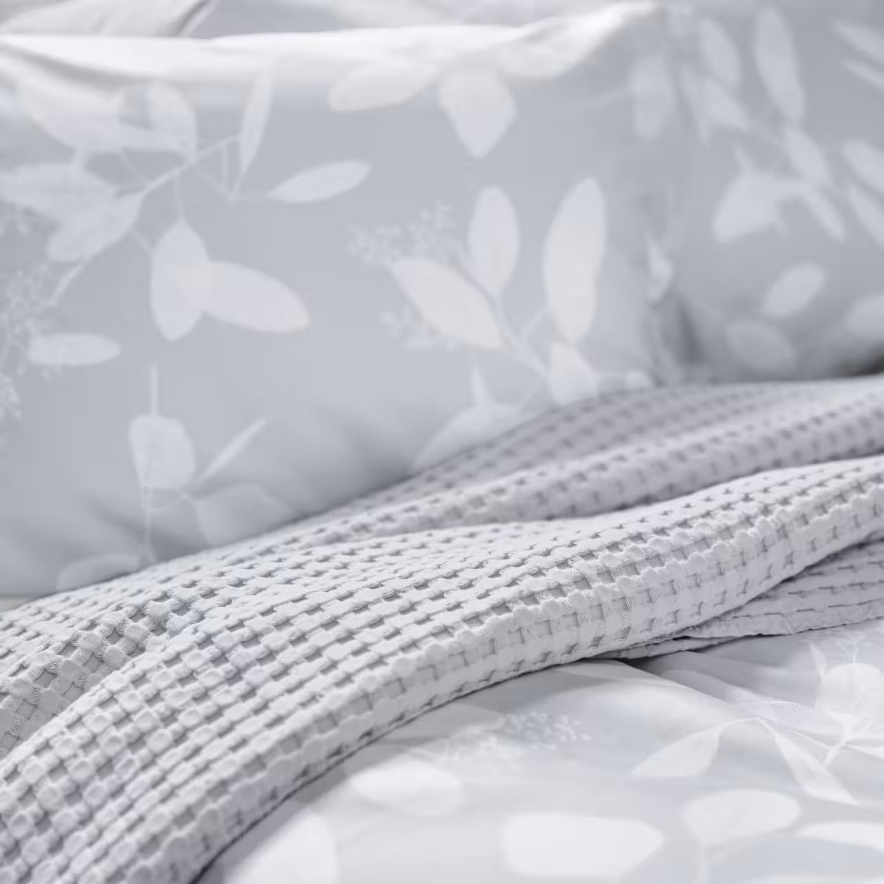 Garnitur Omeo grau mit Blattmuster Detail