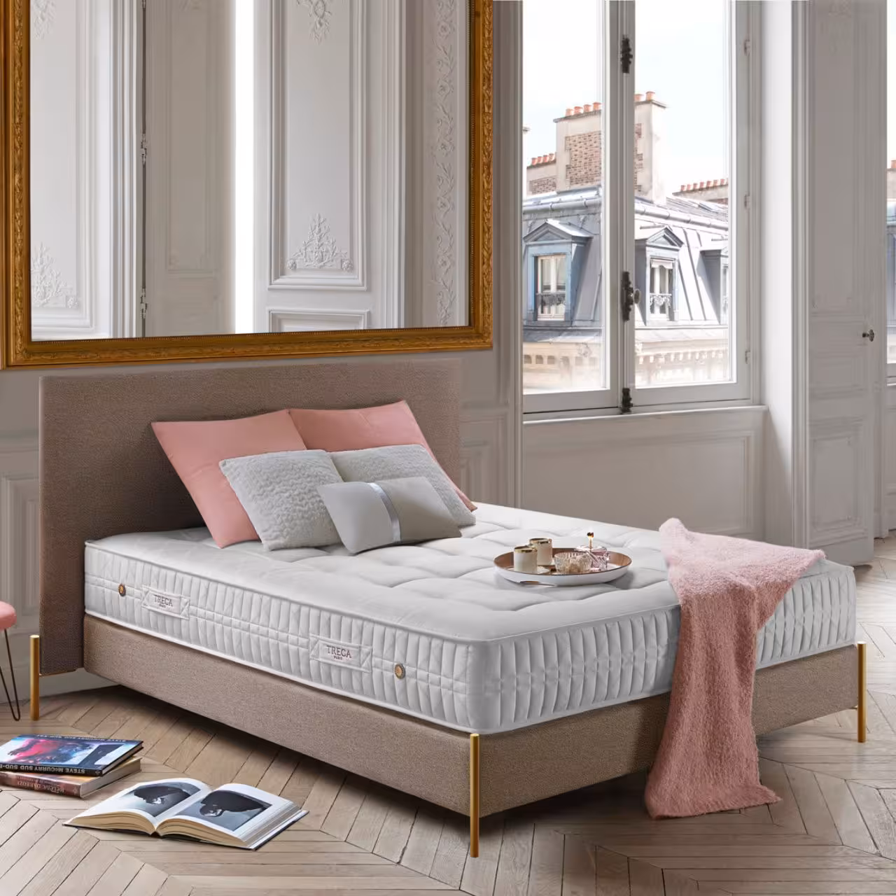 Polsterbett Victoire rosa ganzes Bett in Schlafzimmer