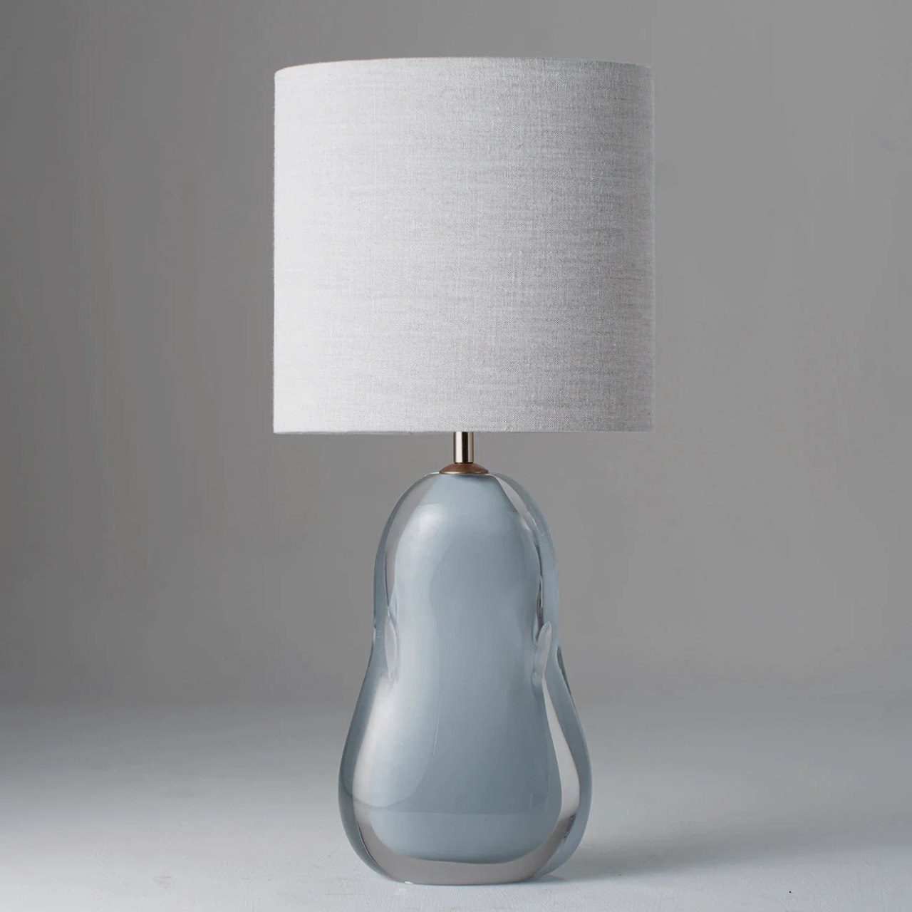 Leuchte Perfume Bottle hellblau auf weiß