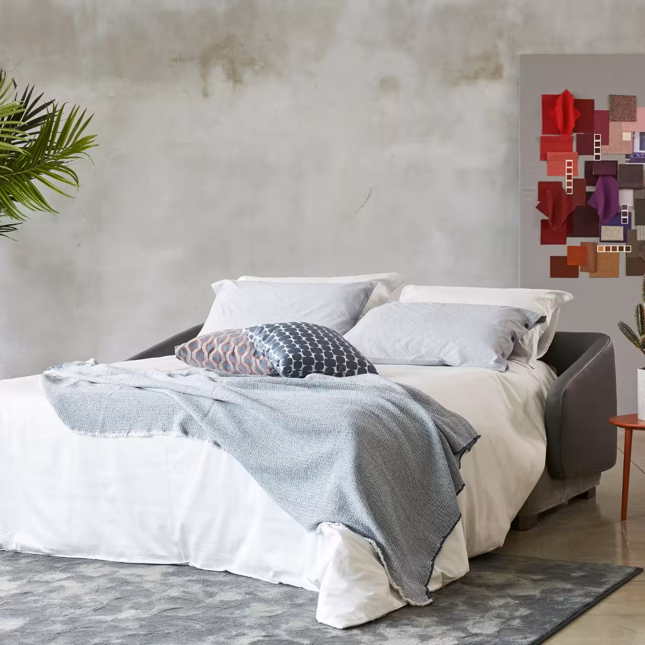 Schlafsofa Vivien graubeige ausgeklappt in Wohnzimmer 