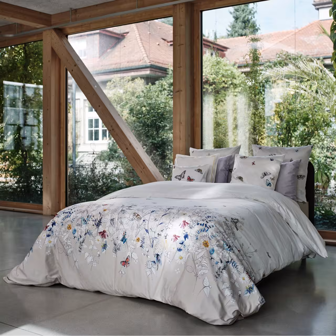 Bettwäsche, Frühlingsmuster, Blumenmuster, Kissenbezüge, Weißgrau, Bettwäsche Aviva von Christian Fischbacher - Lifestyle