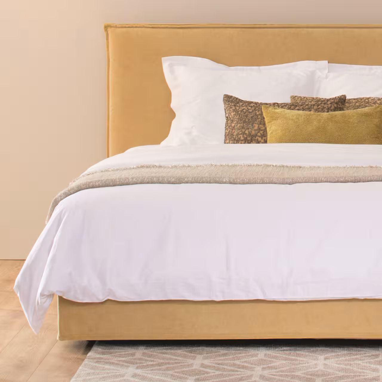Polsterbett Origins Mind gelb in Schlafzimmer beige