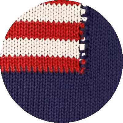 Farbmuster Strick dunkelblau mit rot und weiß