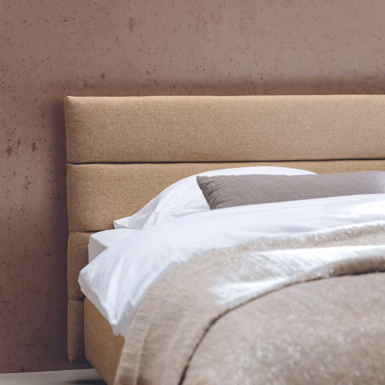 Bett Purebeds beige in Schlafzimmer Detail Kopfteil