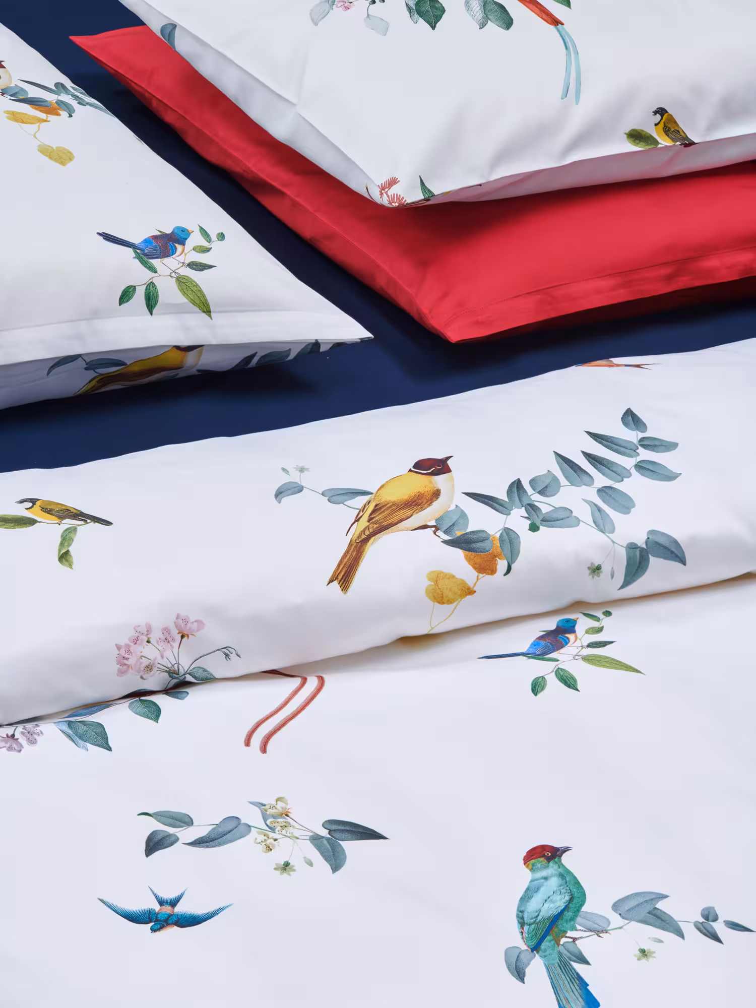 Bettwäschegarnitur Haiku Nouveau Vögel und Pflanzen bunt auf weiß Detail