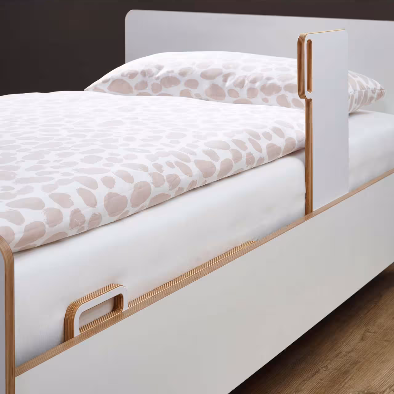 Komfortbett Sanalift weiß in Schlafzimmer 