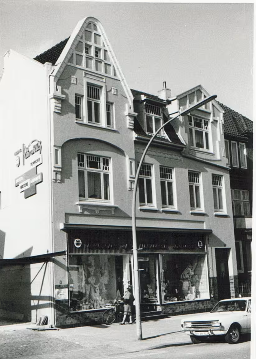Schwarz-weiß Bild historische Ansicht Firma Rumoeller 1960