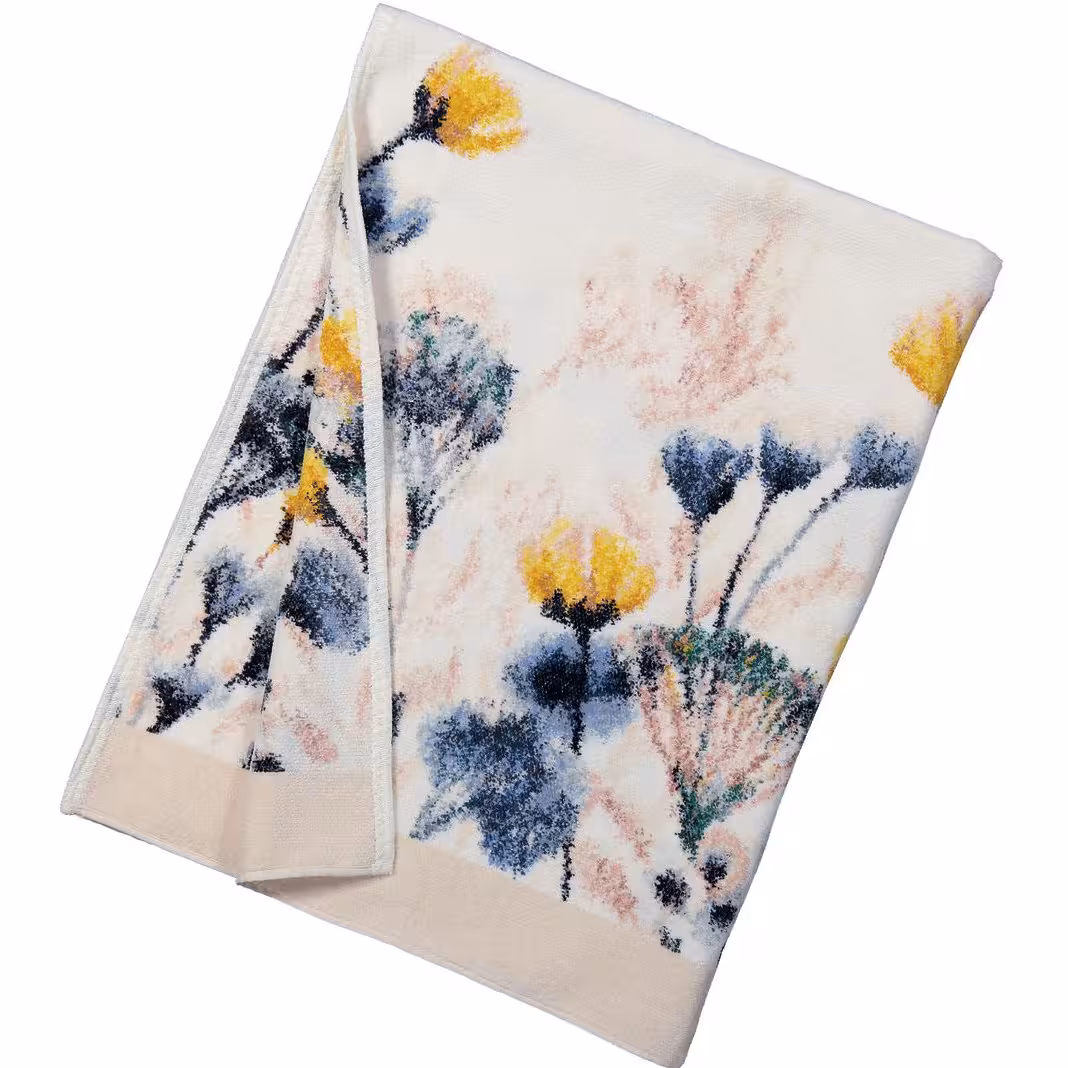Frottiertuch Wildblume beige mit blau und gelbem Blumenmuster gefaltet