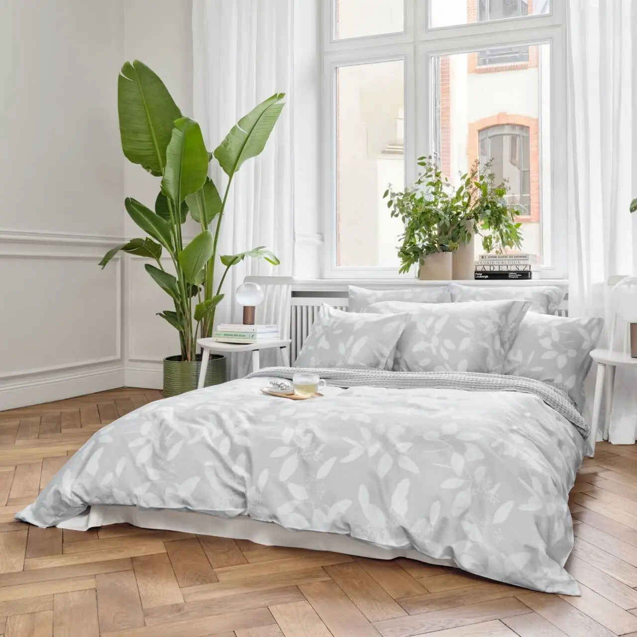 Garnitur Omeo grau mit Blattmuster in Schlafzimmer