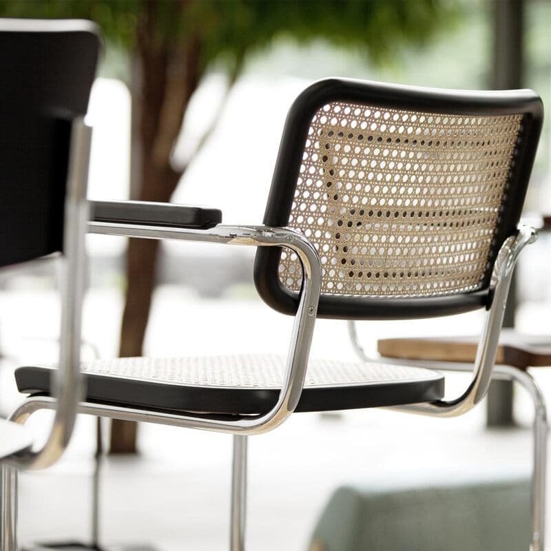 Stilvolle Thonet Schwingstühle mit hellbrauner Lehne