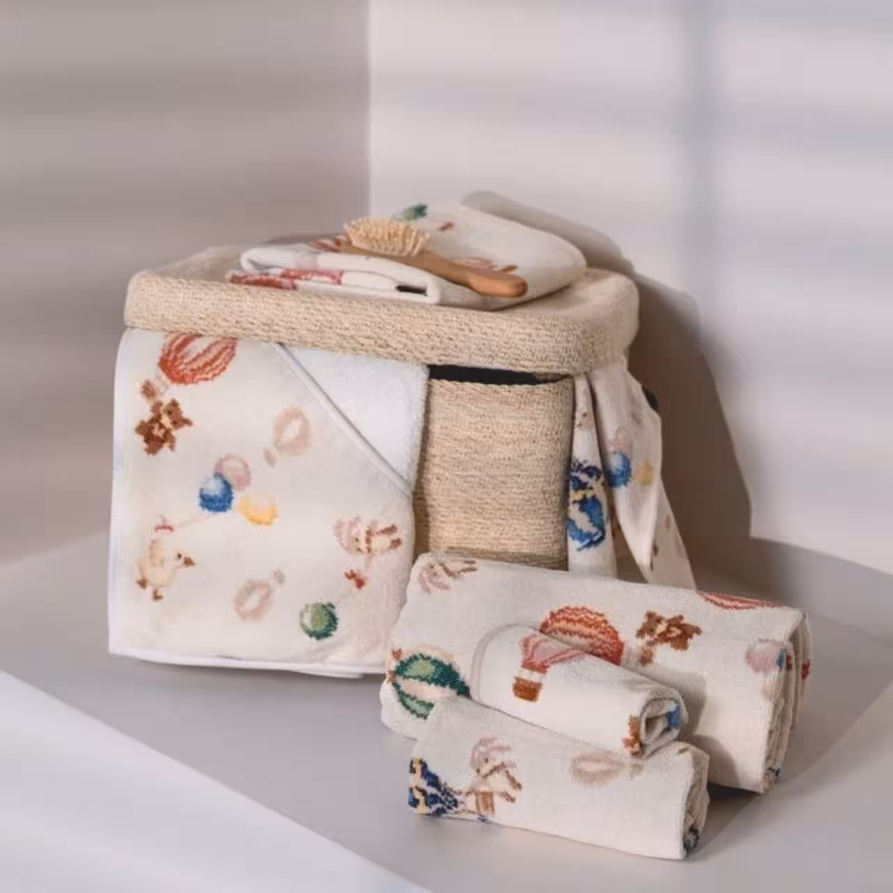 textile set, towel set, bath accessories, woven fabric, patterned towels, 