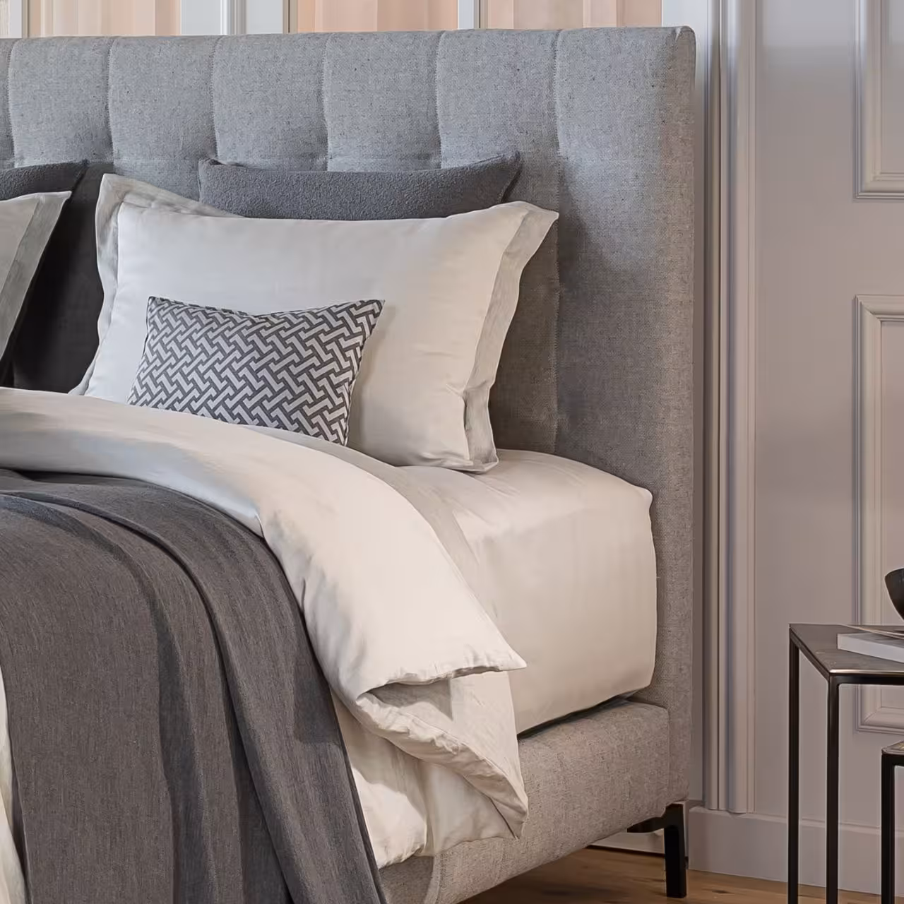 Polsterbett Colette grau in Schlafzimmer Kopfteil