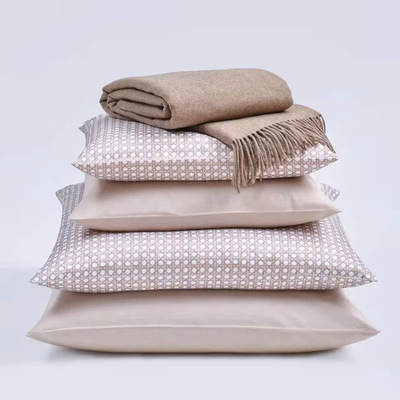 Kissen Flanell beige gestapelt