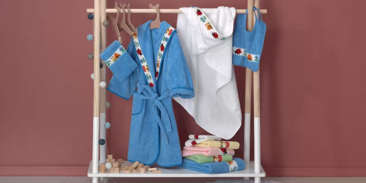Kindergarderobe mit Frottierartikeln