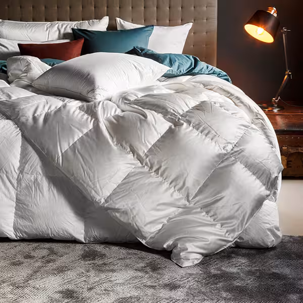duvet, bed, comforter, quilting, white, Kassettendecke auf Bett mit bunten Kissen