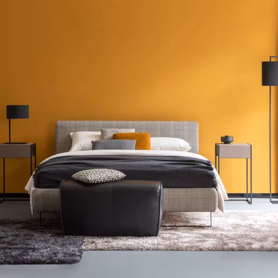 Polsterbett Plaisier grau in Schlafzimmer