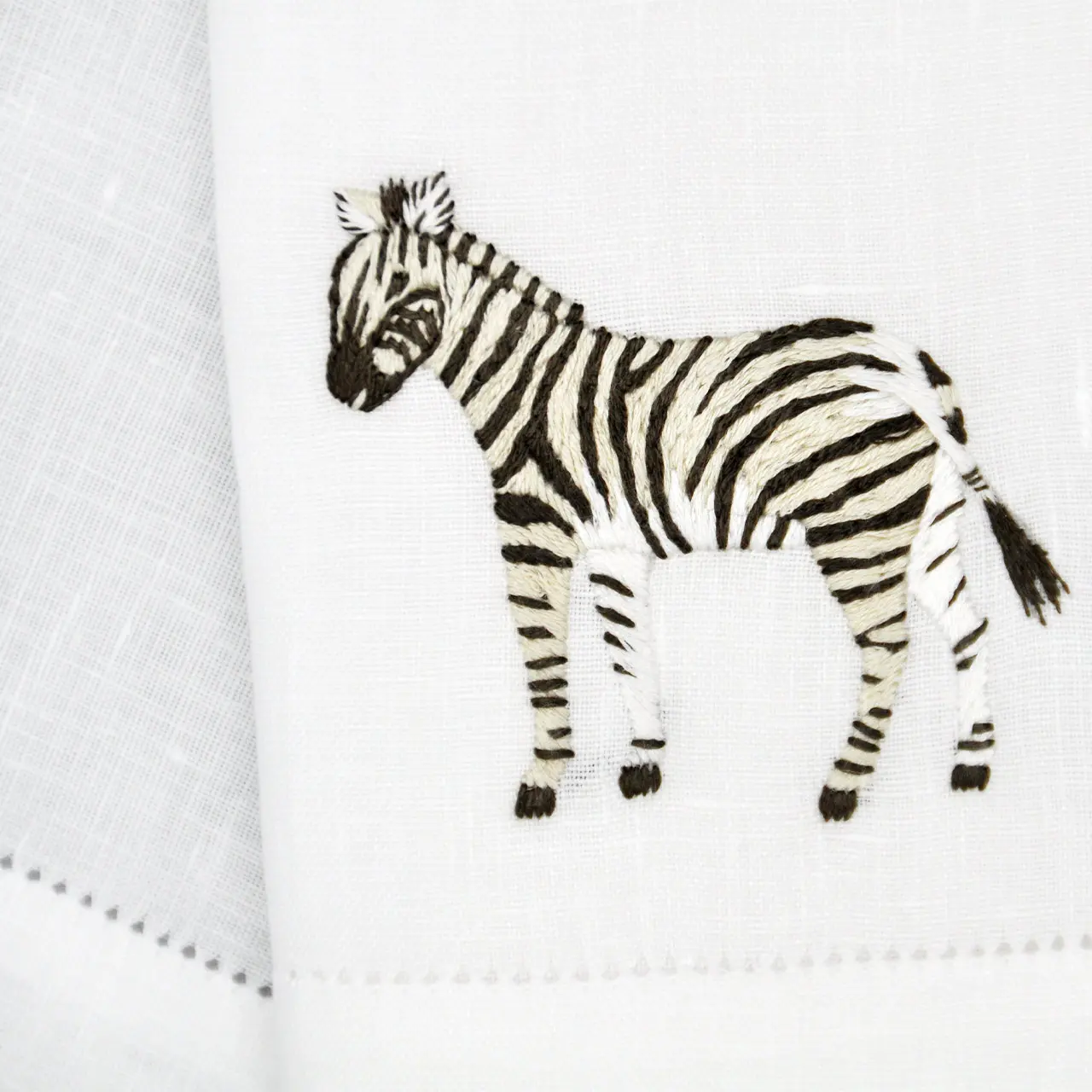 Tischwäsche-Serie Afrika Stickerei auf weiß Zebra Detail