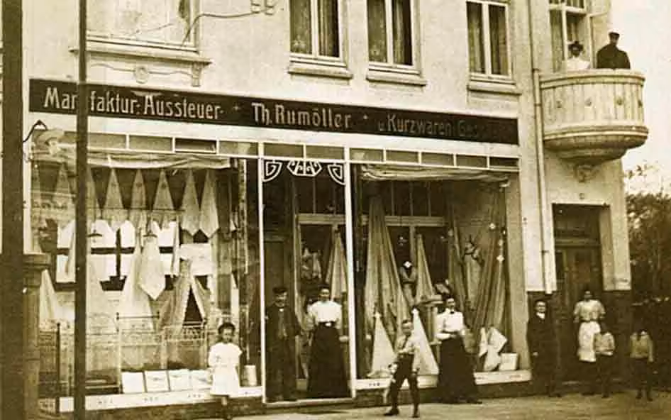 Schwarz-weiß Bild historische Ansicht Firma Rumoeller 