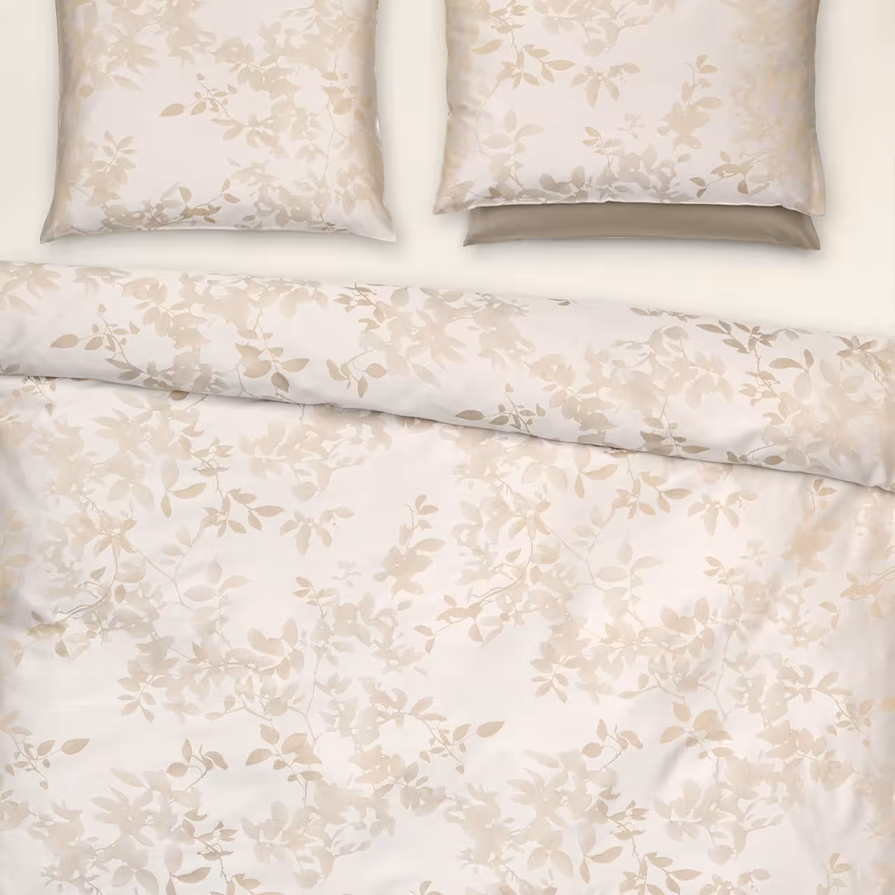 Bettwäschegarnitur Leaves Blattmuster rosa auf beige Draufsicht