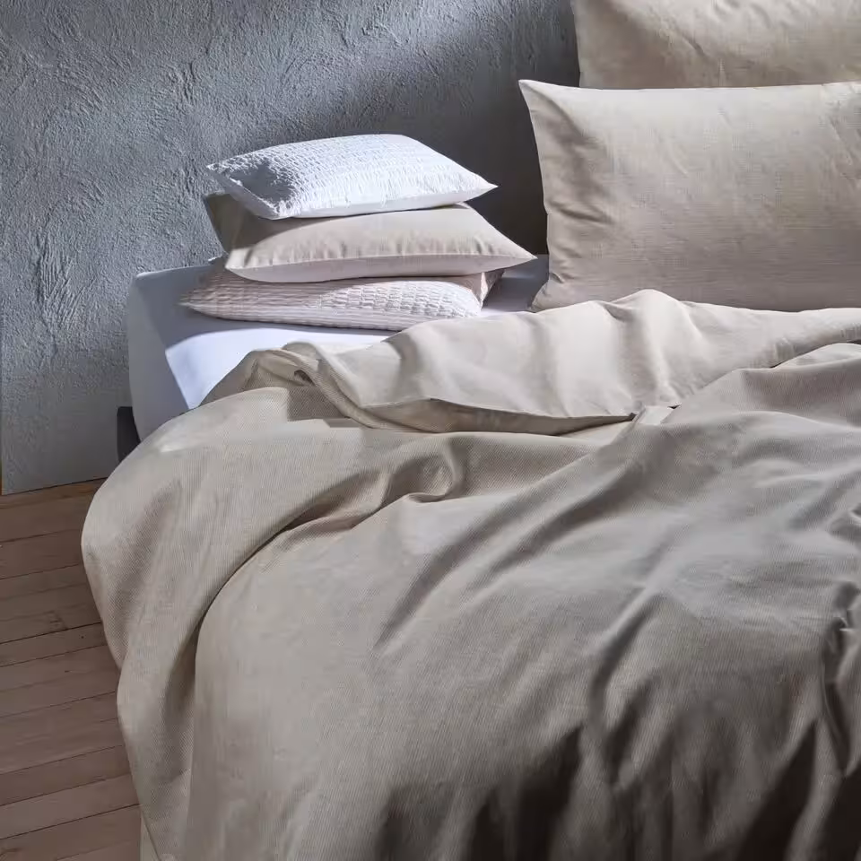 Bettwäsche Make my Day auf Bett in Schlafzimmer