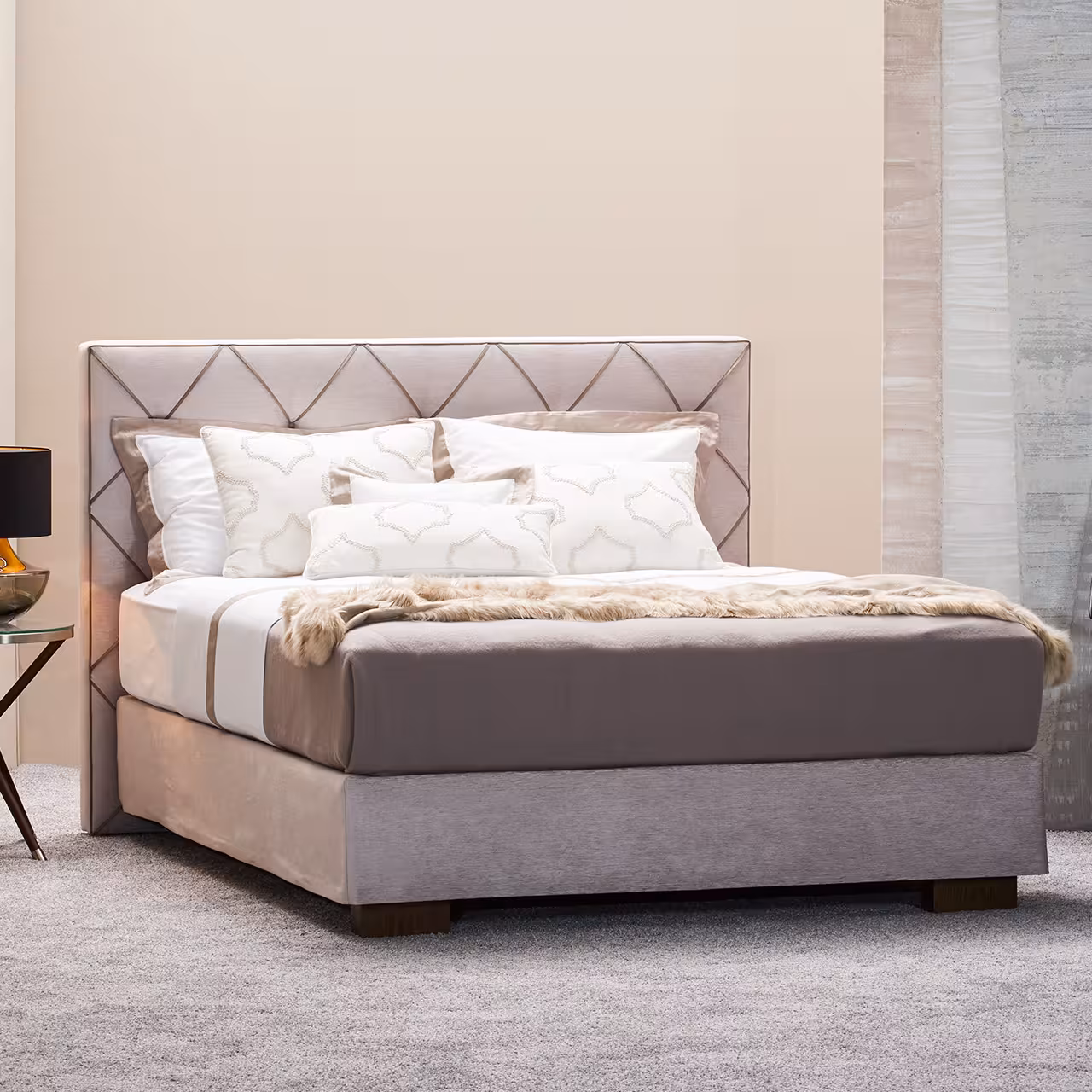 Polsterbett Origins Opal grau und beige in Schlafzimmer