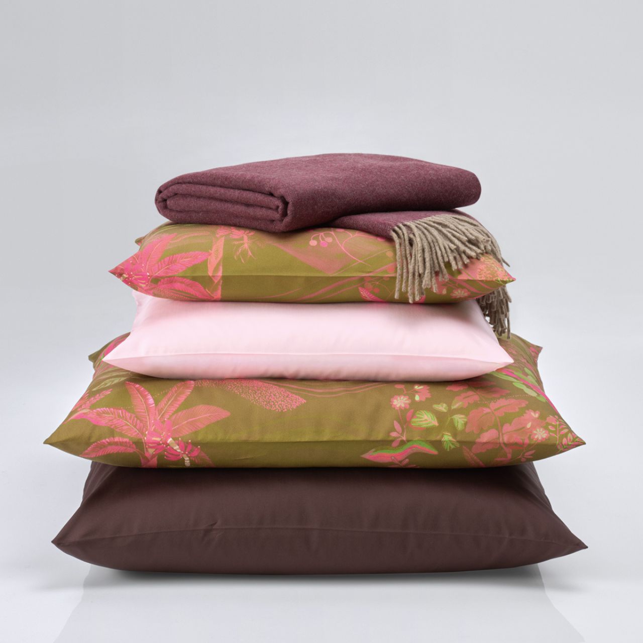 Kissen, Kissenbezug, Decke, Stoffkissen, Floral, Bettwäsche Oasis in senf/pink von Christian Fischbacher - Mix and Match