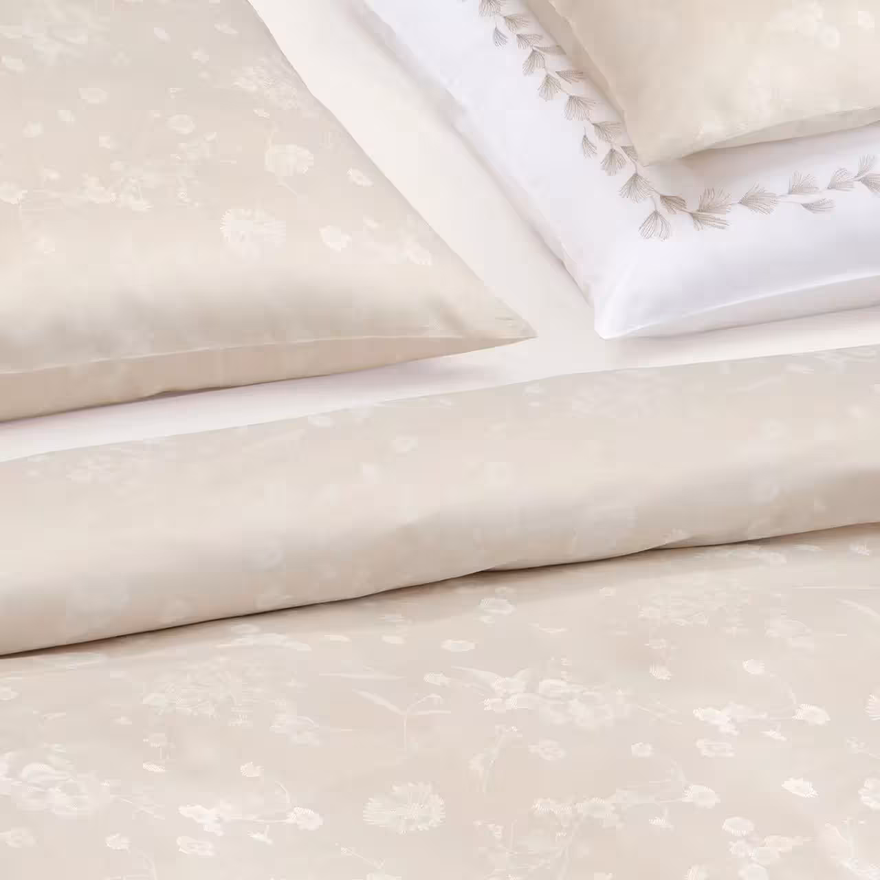 Bettwäschegarnitur Fiori Pastello elfenbein mit Blumenmuster Detail