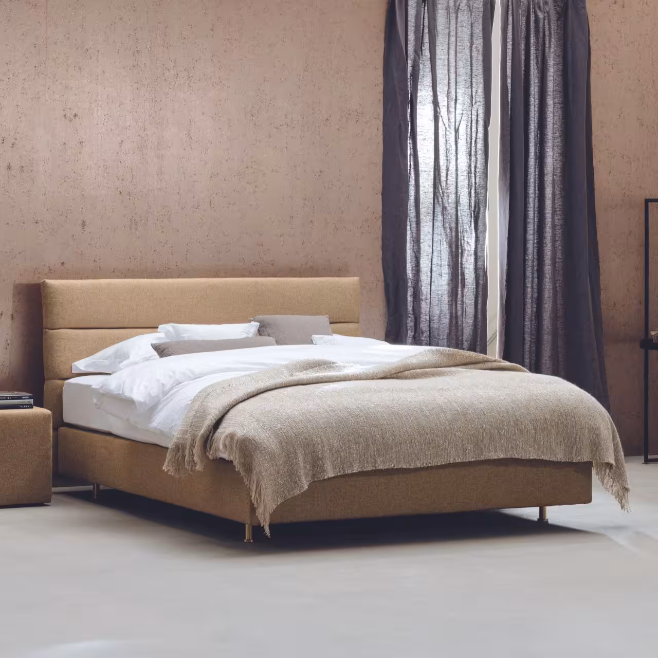 Bett Purebeds beige in Schlafzimmer 