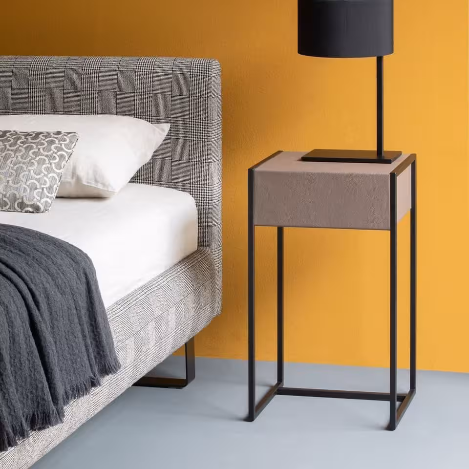 Polsterbett Plaisier grau in Schlafzimmer