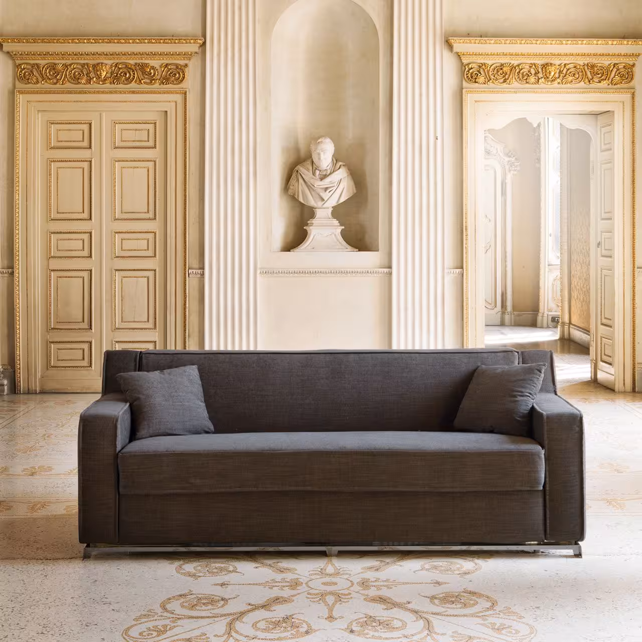 Schlafsofa Larry dunkelgrau in edlem Ambiente