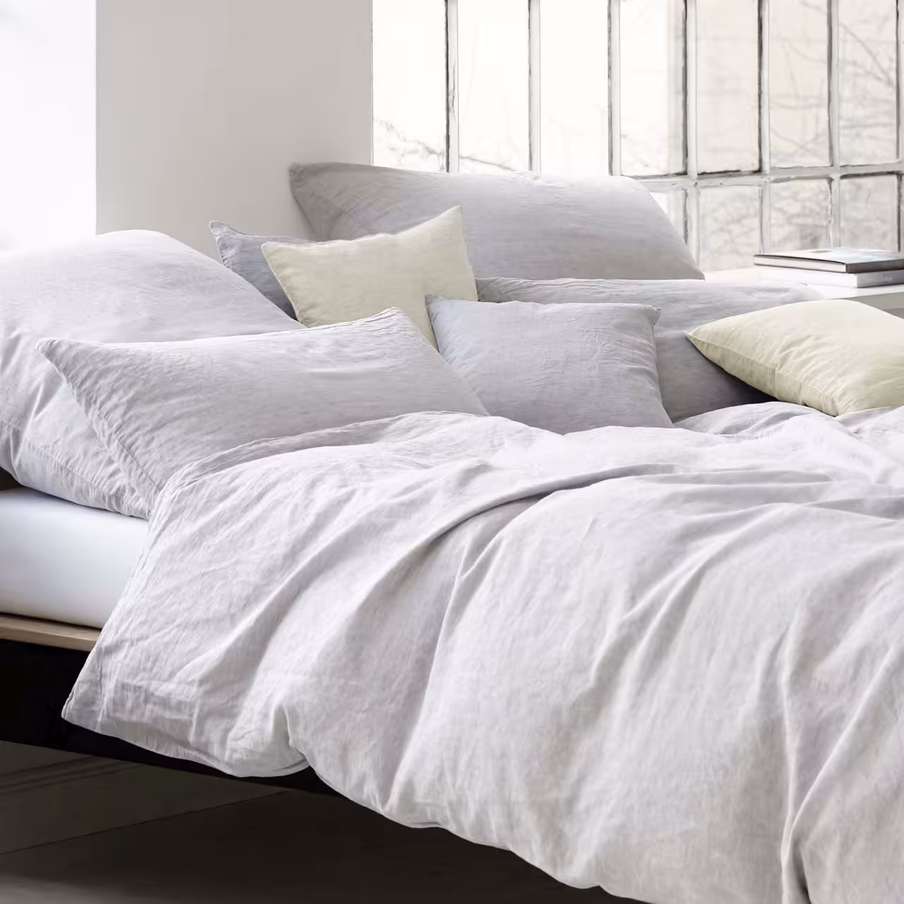 Bettwäschegarnitur Breezee   sand auf Bett in Schlafzimmer