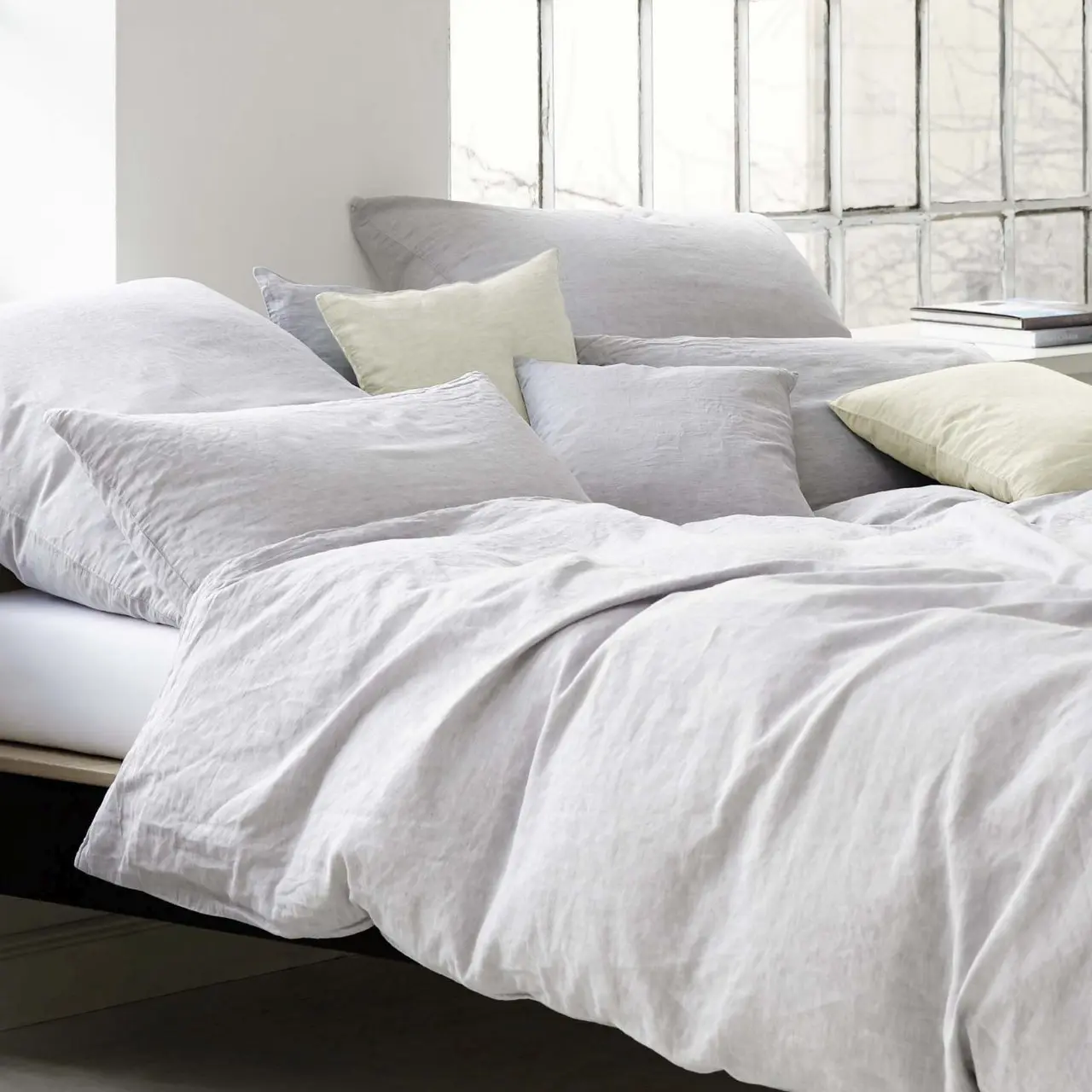 Bettwäschegarnitur Breezee   sand auf Bett in Schlafzimmer