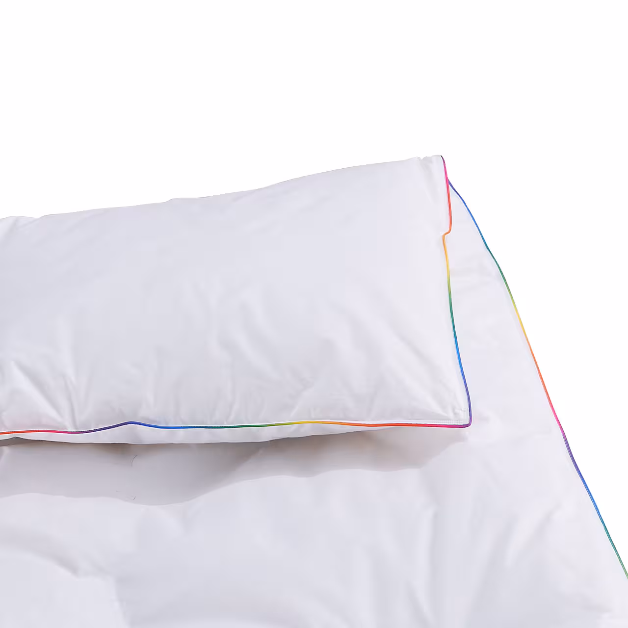 Kinderdaunendecke mit regenbogenfarbenen Paspeln Detail