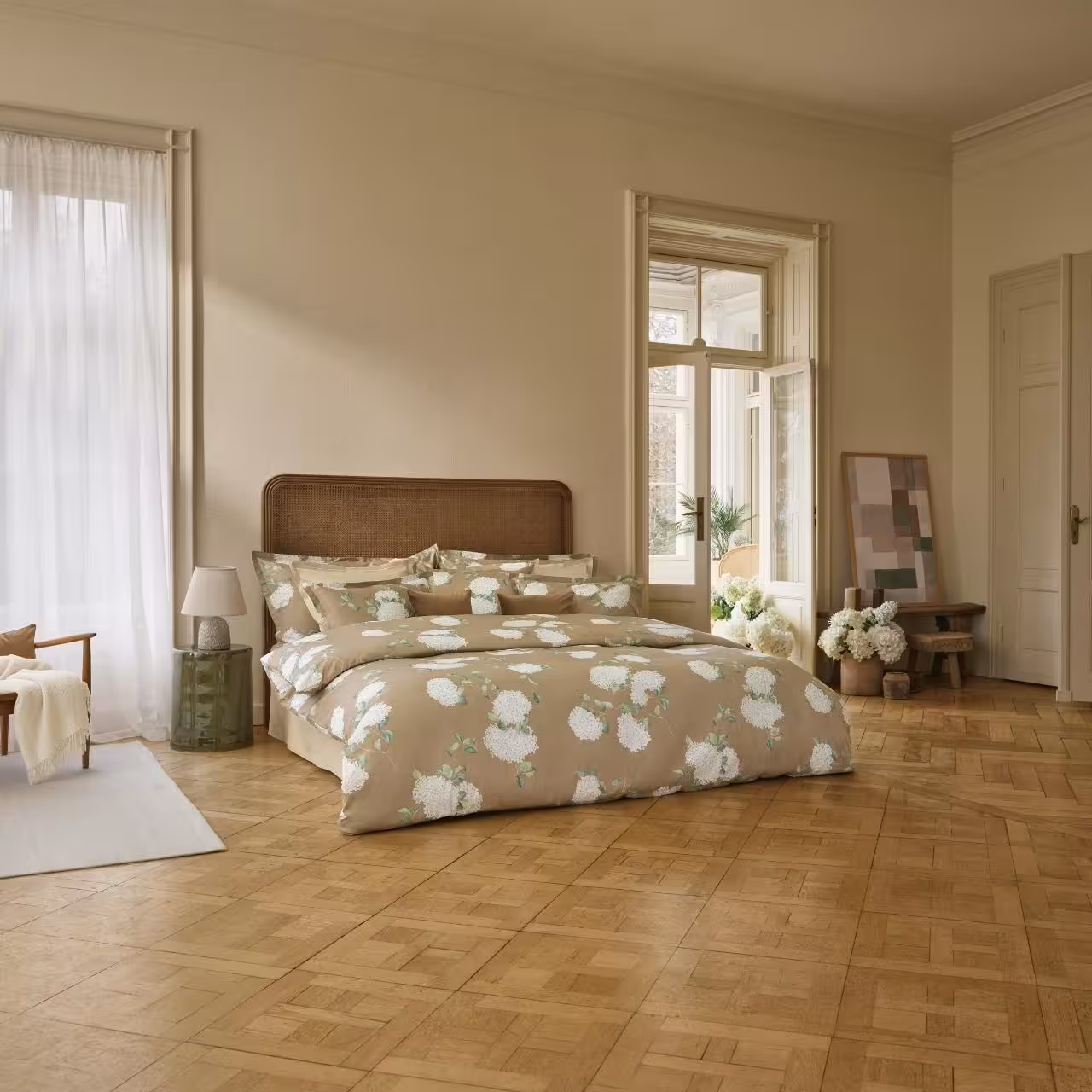 bettdecke, bettwäsche, blumenmuster, beige, holzfußboden, 