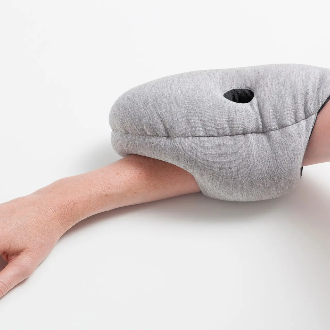 Reisekissen an Arm