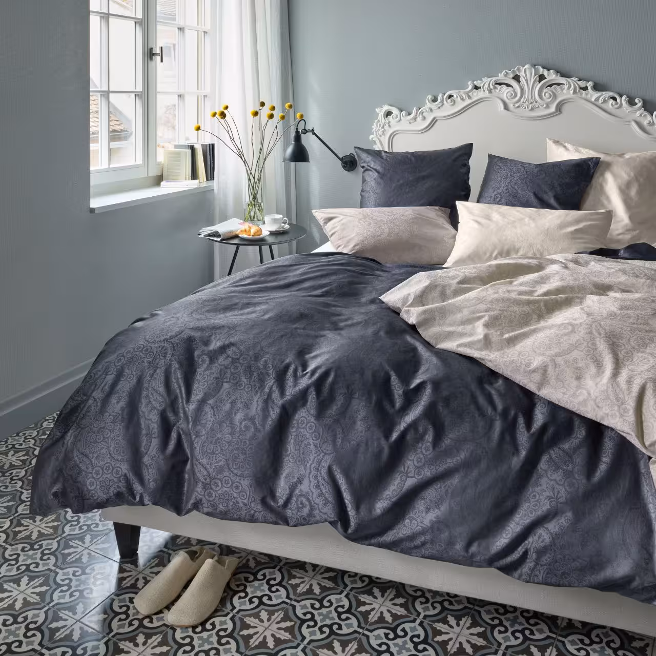 Bettwäsche Garnitur Thalis blau und ecru in Schlafzimmer