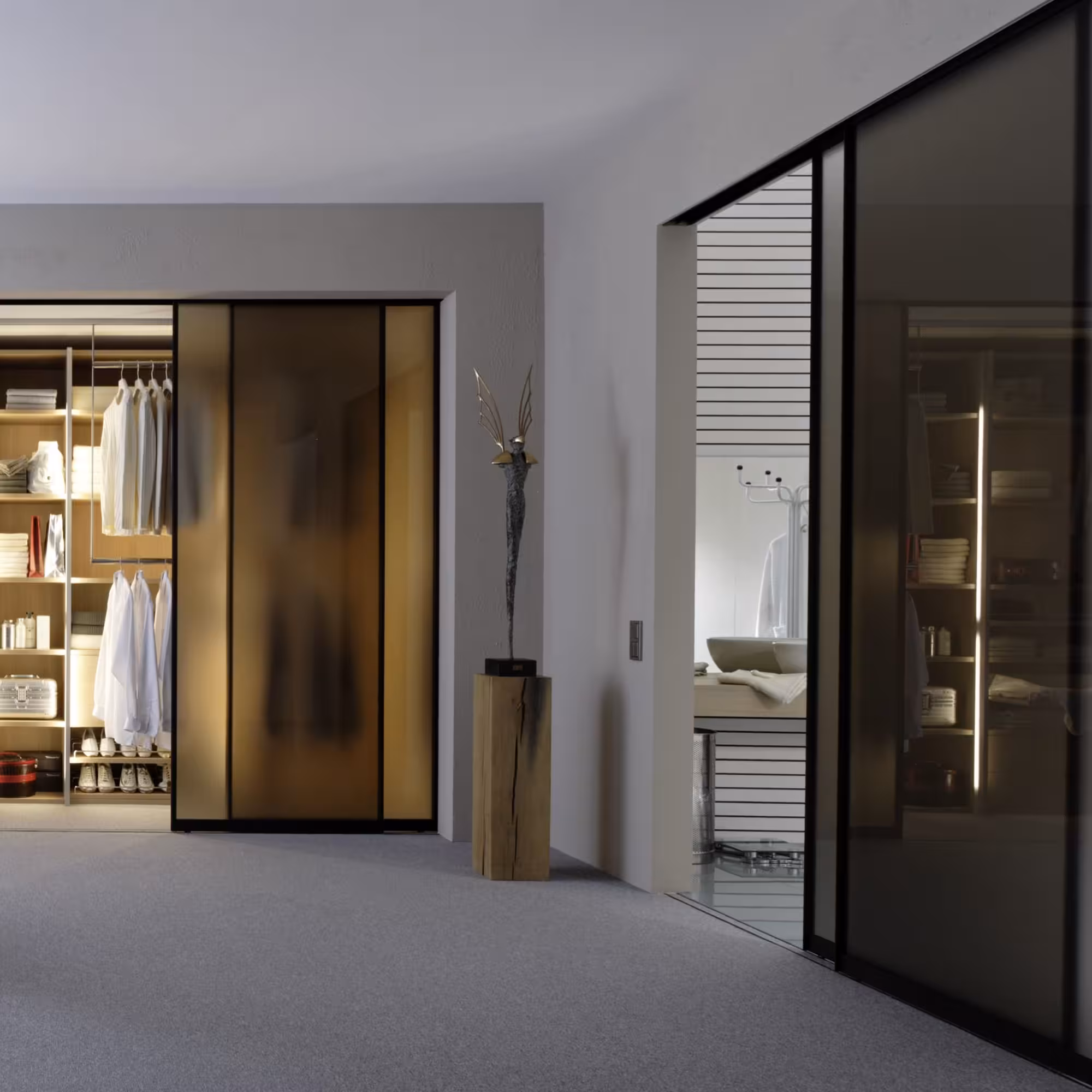 Schiebetüren Delta braun transparent in Ankleidezimmer Ambiente