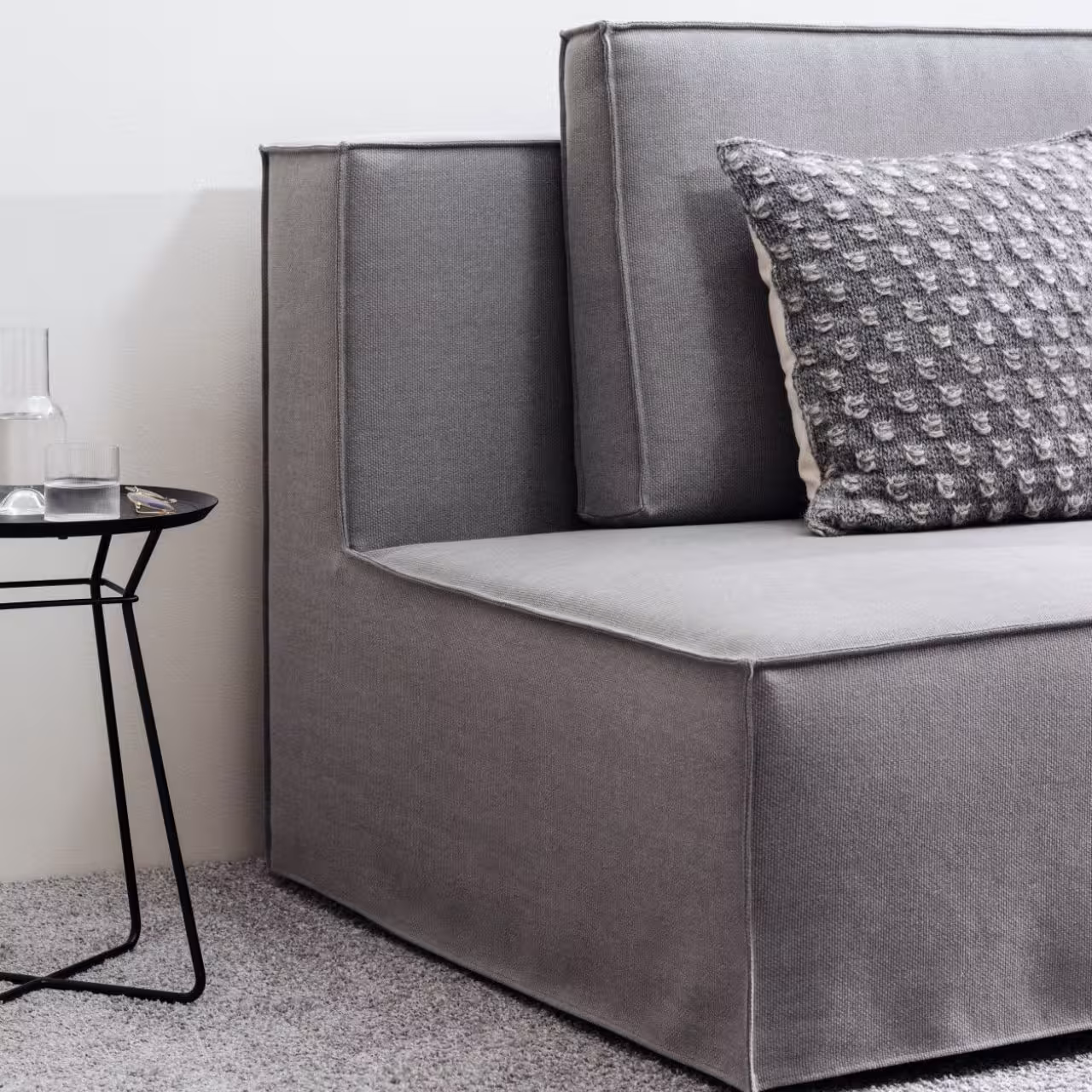 Schlafsofa grau in Wohnzimmer