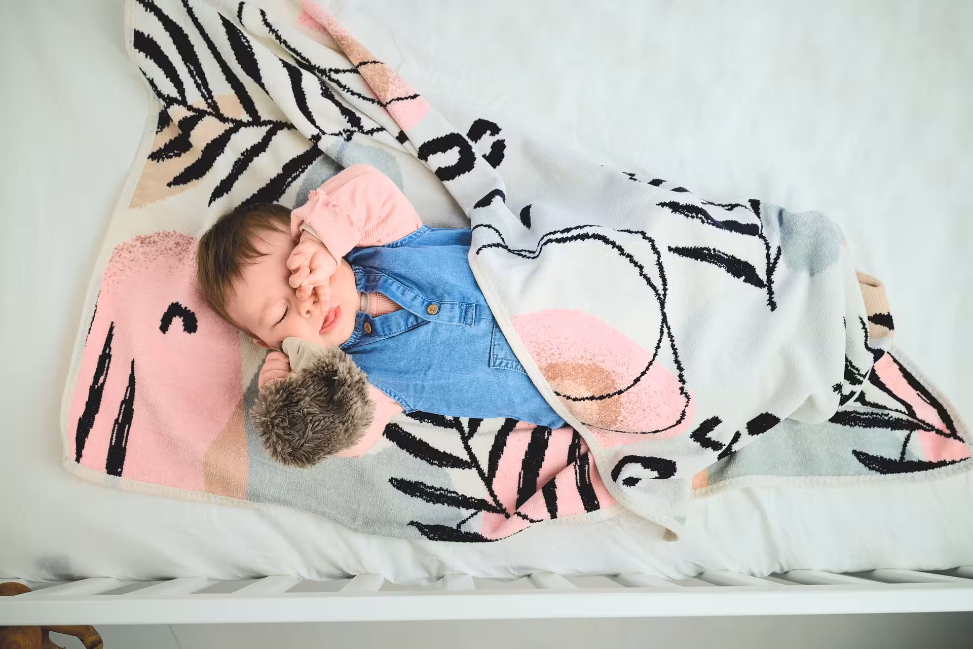 baby, Baby-Decke, schlafendes Baby, Denim-Hemd, rosa Decke, 