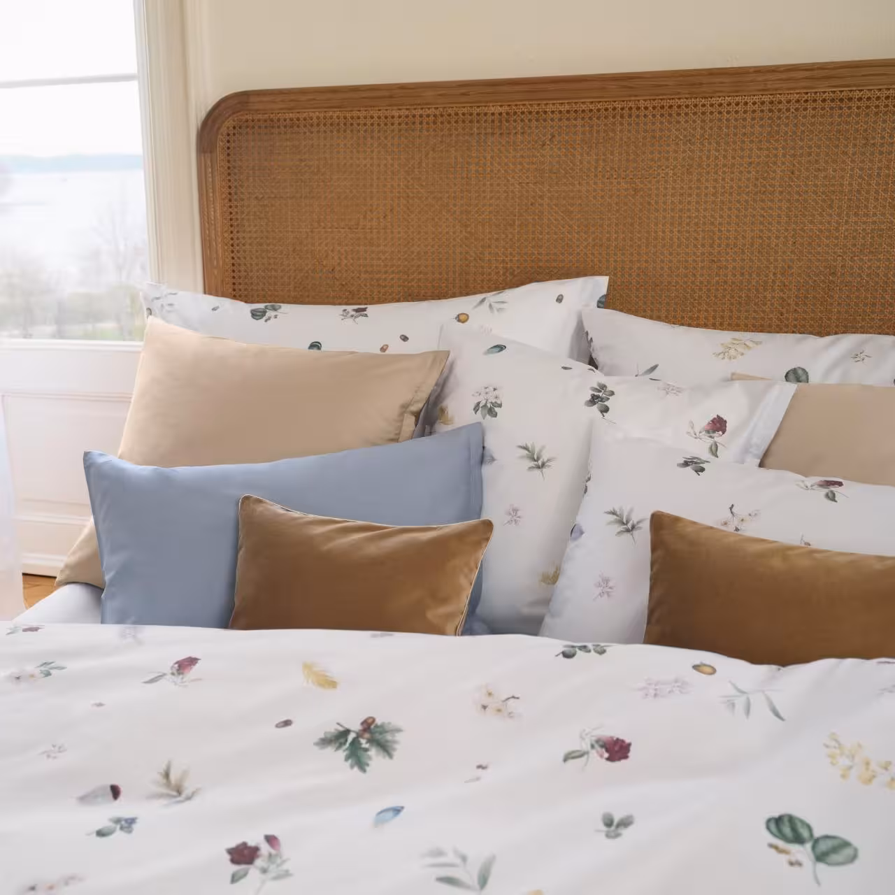 bettwäsche, blumendesign, kissenbezüge, baumwollmischung, neutrale farben, 