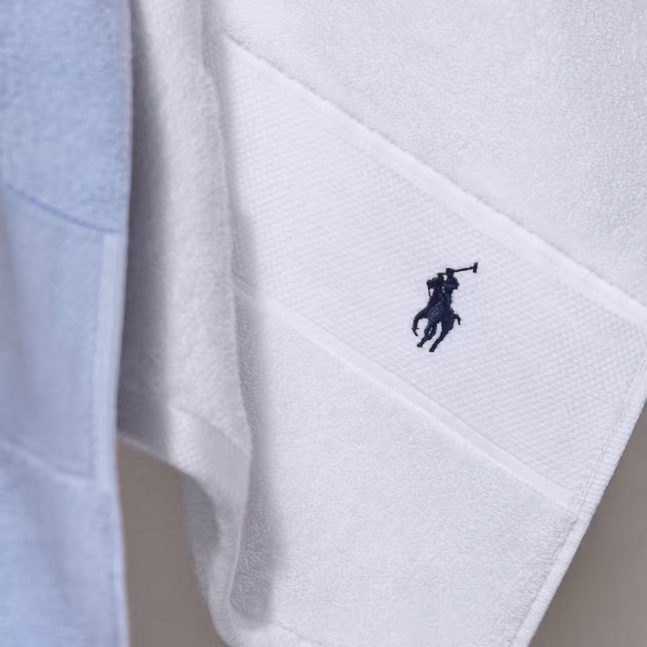 Polo Player Frottier weiß Detail Logo Stickerei
