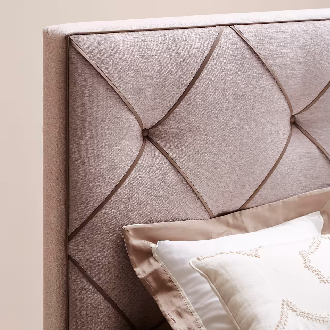 Polsterbett Origins Opal grau und beige Detail Kopfteil