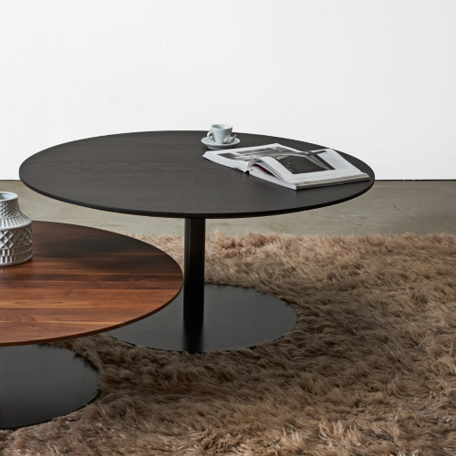 runder tisch, couchtisch, runde tisch, holz, teppich, Beistelltisch B14 rund in dunklem Holz auf braunem Teppich