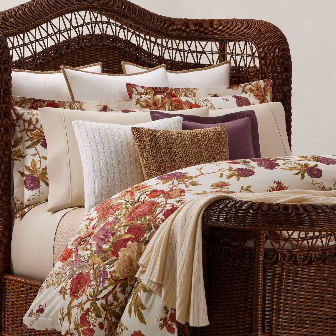 Korbbett, Rattanbett, Blumenkissen, Bettwäsche, Dekokissen, 