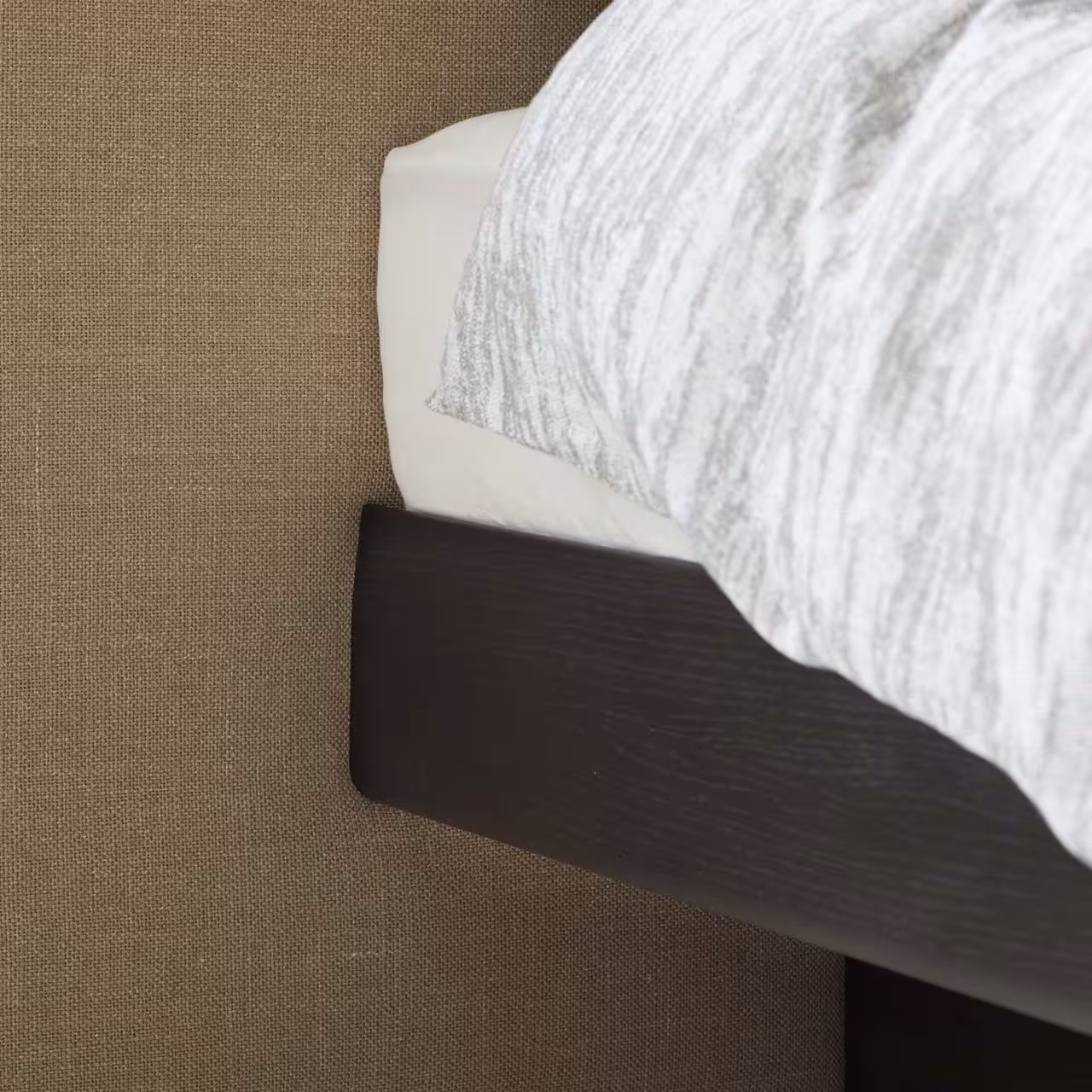 Polsterbett Blow graubraun Detail Kopfteil