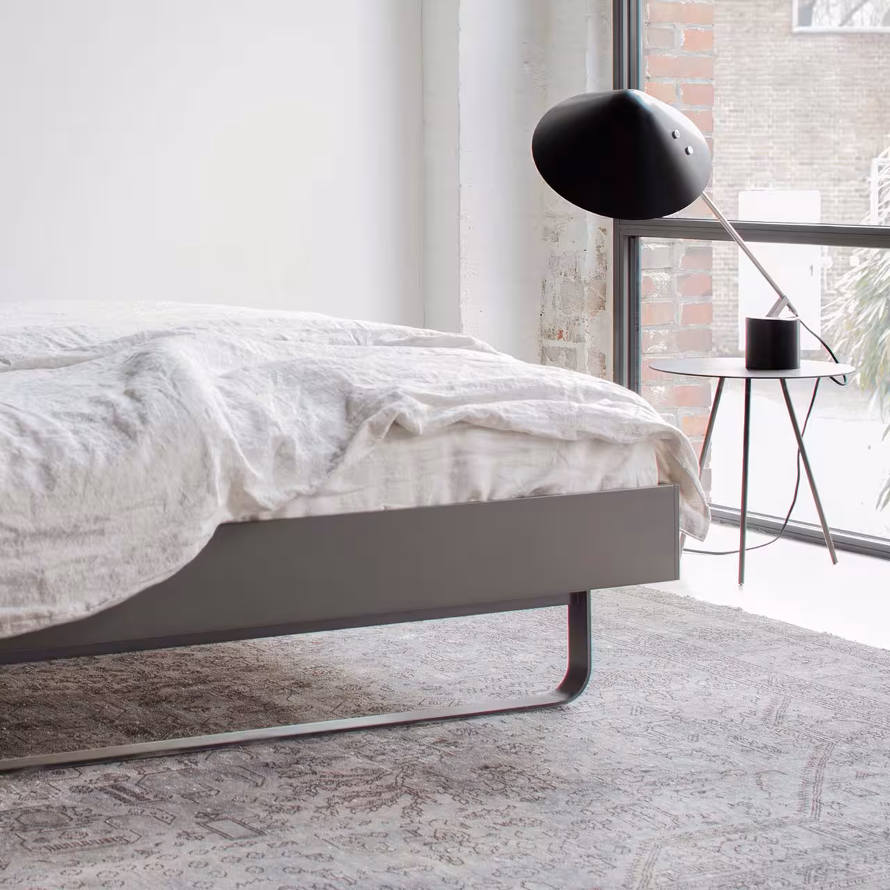 Metallbett Nova grau in Schlafzimmer